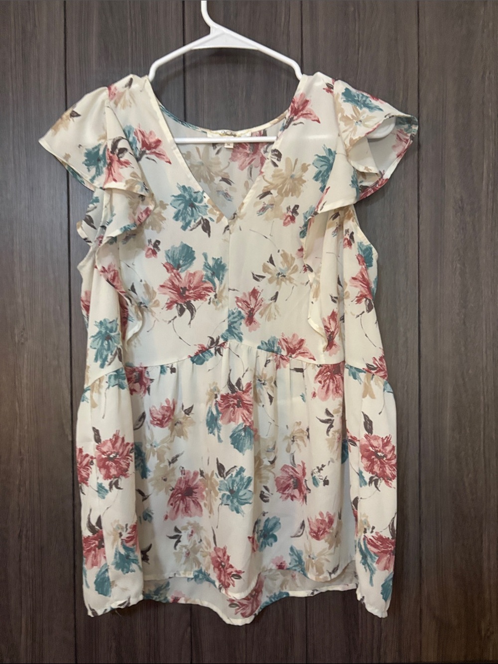 ANDREE BY UNIT Cream Floral Ruffle V-Neck